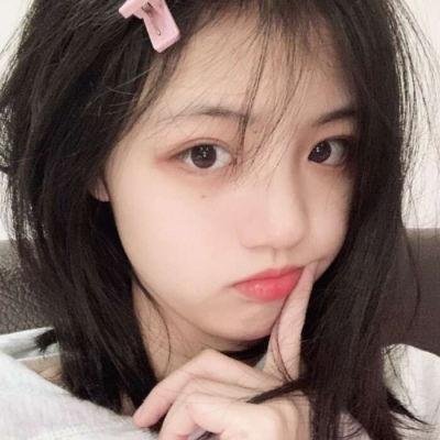 校服的裙摆
